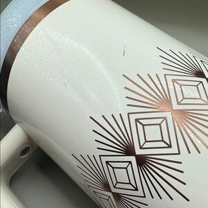 Stanley Quencher H2.0 FlowState Tumbler Cream and Gold Deco